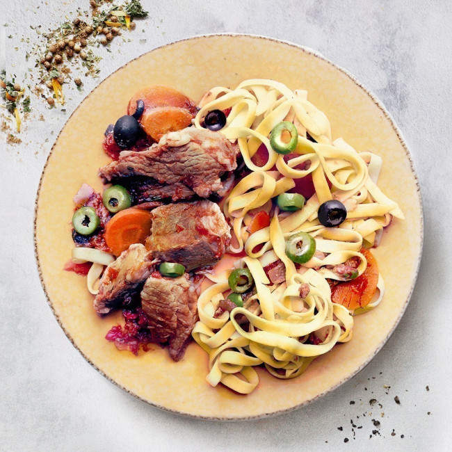 Sauté de veau et tagliatelles alla puttanesca