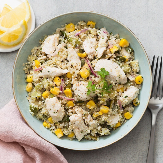 Salade de poulet, légumes de Provence, quinoa, vinaigrette à la coriandre