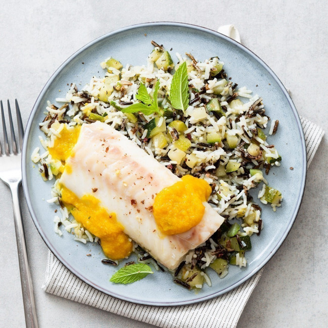 Pavé de cabillaud et son duo de riz aux courgettes, sauce poivron jaune