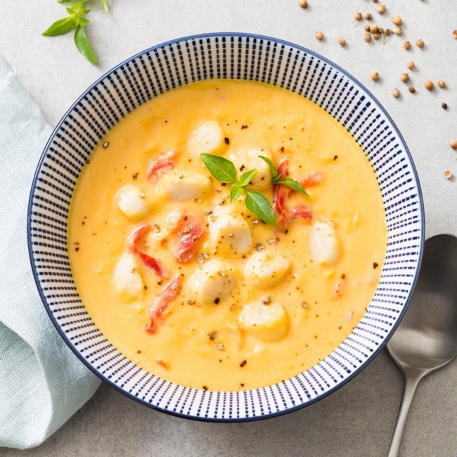 Velouté de butternut et ses St Jacques au lait de coco