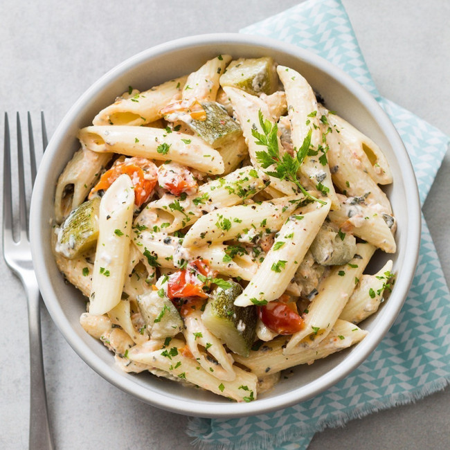 Salade de penne et petits légumes à la méditerranéenne