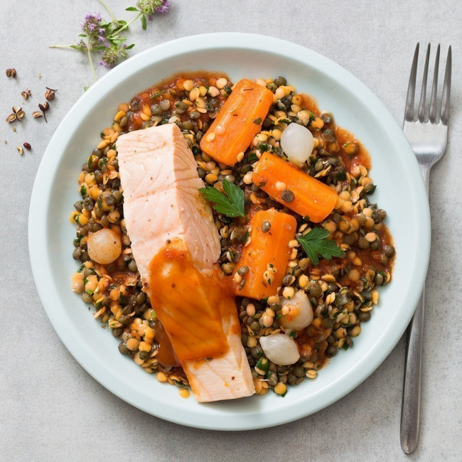 Dos de Saumon au paprika, duo de lentilles aux carottes et oignons