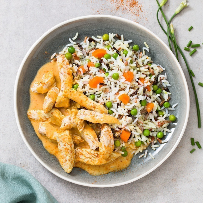 Filet de poulet mariné au curry rouge - lait de coco et son trio de riz  (relevé)