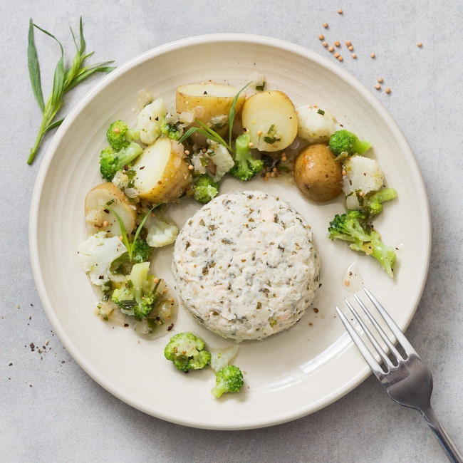 Rillettes aux 2 poissons, grenailles et petits légumes, vinaigrette chou-fleur