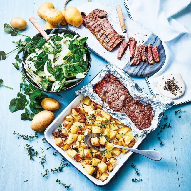Pièce de bœuf,  pommes de terre   rôti au four et salade de cresson & fenouil